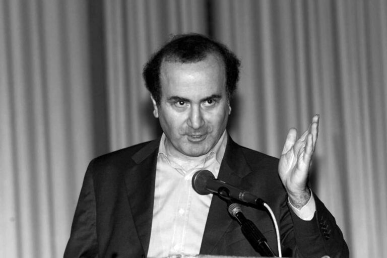 Η μέρα, η μνήμη και το υπερόπλο που εγκαταλείπεται στην αγοραία κλοπή